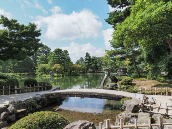 兼六園GPS音声ガイド「おともたび」 音声ガイドで深まる兼六園の知られざる魅力！自分のペースで歴史と自然を楽しむ特別な体験＜金沢市＞