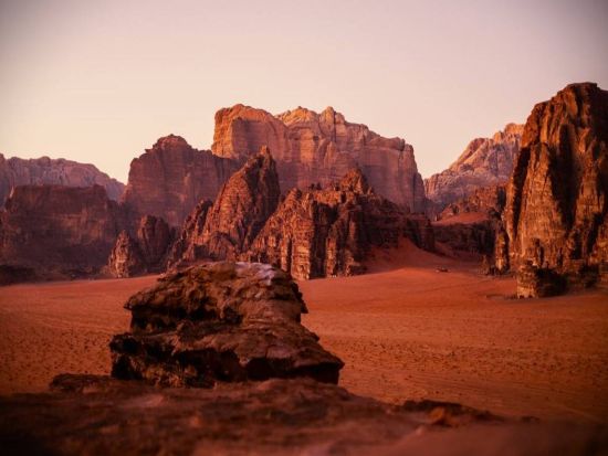 【ペトラ発】月の谷の絶景を堪能！4WDでめぐる映画の舞台ワディ・ラム＜貸切／半日／英語ガイド／昼食付き＞