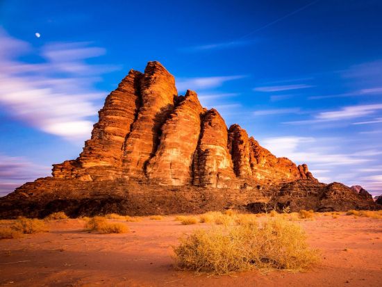 【ペトラ発】月の谷の絶景を堪能！4WDでめぐる映画の舞台ワディ・ラム＜貸切／半日／英語ガイド／昼食付き＞