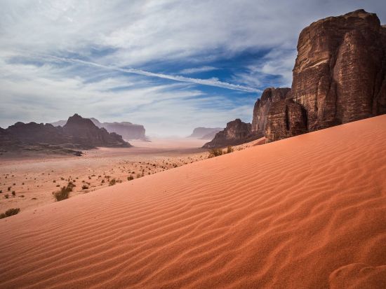 【ペトラ発】月の谷の絶景を堪能！4WDでめぐる映画の舞台ワディ・ラム＜貸切／半日／英語ガイド／昼食付き＞