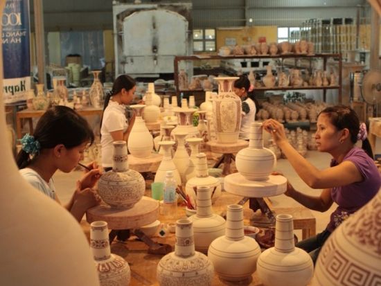 ハノイ発 メガグランドワールド観光ツアー　バッチャン村で陶器体験付きのプランあり＜送迎付き／英語ガイド付きプランあり＞