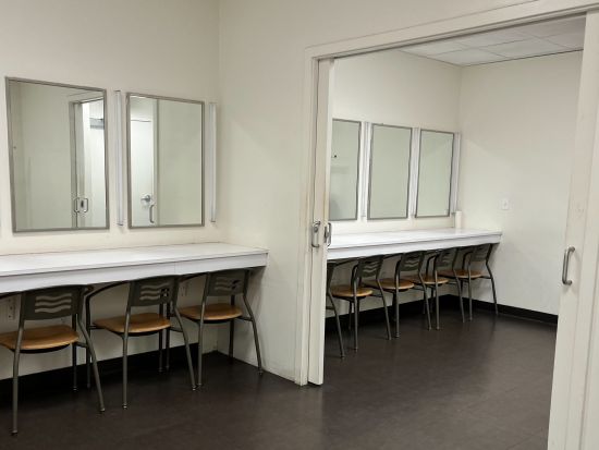 アラモアナセンター センターステージ公演パッケージプラン　本場ハワイでフラダンスを披露！30分間の公演＆各種サポートがセットになった特別プラン　公演証明書付き