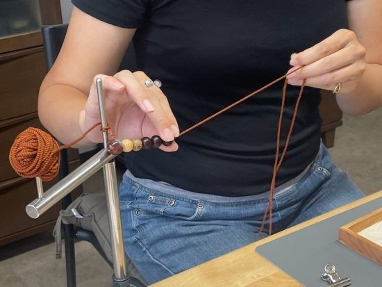 伝統工芸「京念珠」づくり体験 オリジナル数珠を製作＜約90分／京都＞