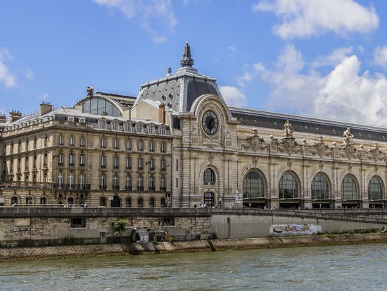 France_Paris_Orsaymuseum_shutterstock_241215883