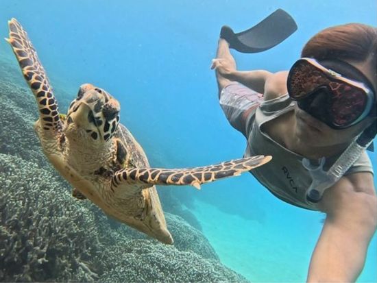 瀬底島スキンダイビング バナナボートでポイントまで移動！GoPro無料レンタルでSNS映え◎非日常体験を味わおう＜約1時間30分／3～10月／午前・午後＞