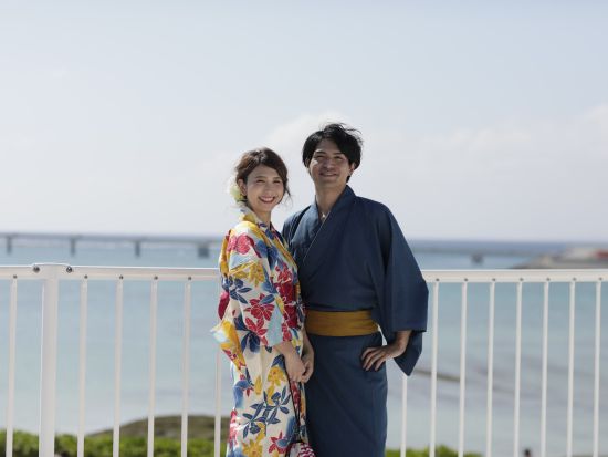 浴衣レンタル オリジナルの京浴衣を種類豊富にご用意！華やかな浴衣を着て”沖縄の南国リゾート"を散策するプラン＜那覇市＞