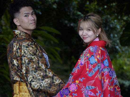 琉装プレミアムプラン ヘアセットありで女性におすすめ！華やかな琉装を着て”沖縄の南国リゾート"を散策するプラン＜那覇市＞