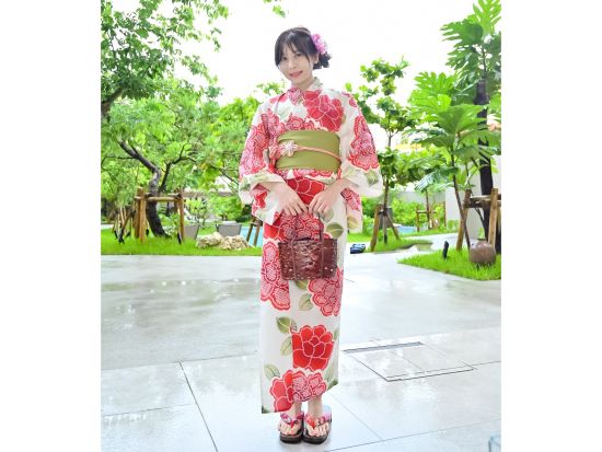 浴衣レンタル オリジナルの京浴衣を種類豊富にご用意！華やかな浴衣を着て”沖縄の南国リゾート"を散策するプラン＜那覇市＞