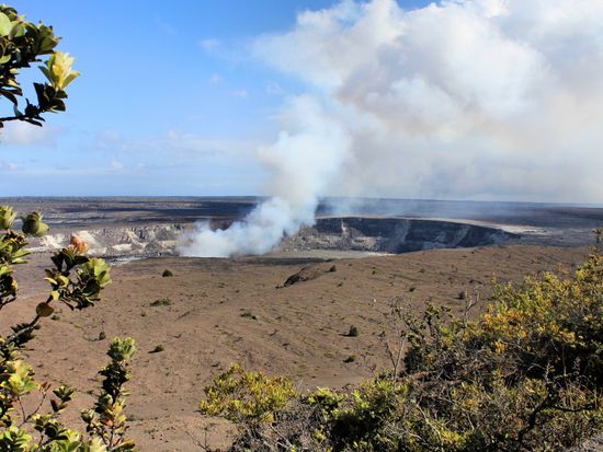 Volcanoes National Park crater_shutterstock_127386245