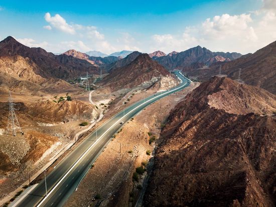UAE_Fujairah_Hajar Mountains_pixta_61357357