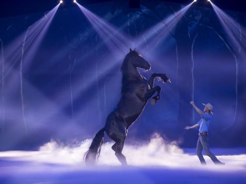 オーストラリアン・アウトバック・スペクタキュラー（Australian Outback Spectacular）3コースディナーショー＜ゴールドコースト＞