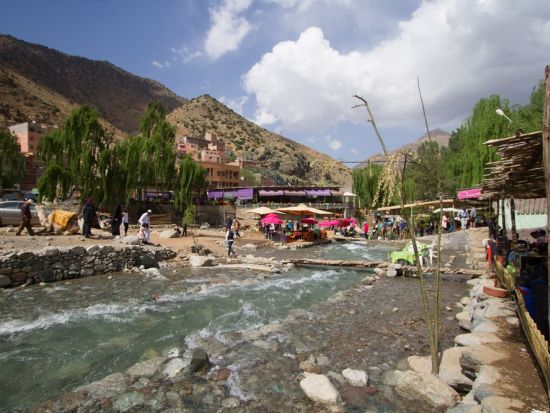 ウリカ渓谷＆セティファティマの滝日帰りツアー　ハイアトラス山脈の景勝地で自然と文化を満喫＜貸切／英語ガイド／マラケシュ発＞