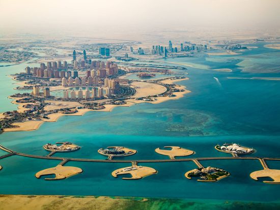 Qatar_Doha_Aerial view of city Doha_shutterstock_618013442