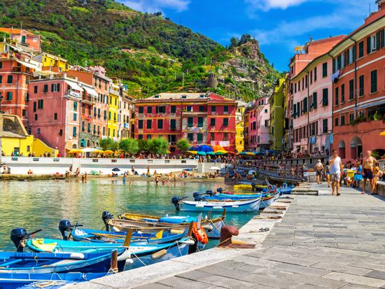 Italy_Cinque-Terre_Vernazza-Village_shutterstock_632307521