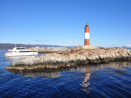 ウシュアイアクルーズツアー　カタマラン船でビーグル水道を航海！アシカ＋野鳥＋ペンギン＋エクレール灯台観察＜3～5時間／ウシュアイア発＞