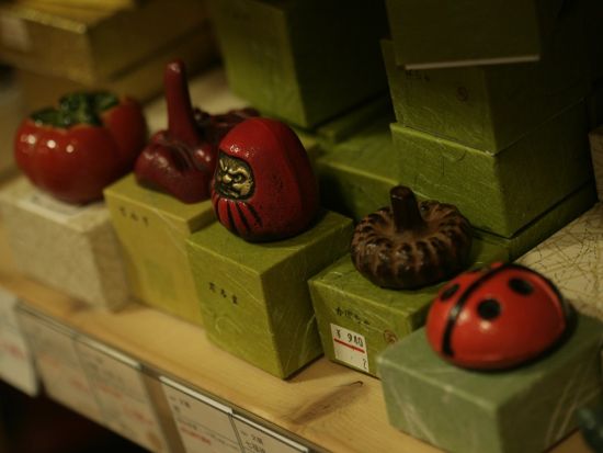 日本の伝統「書道」体験 プロ講師による指導で色紙とうちわを制作＜筆ペンプレゼント付き／約2時間／神保町＞ by 日本書道教育学会