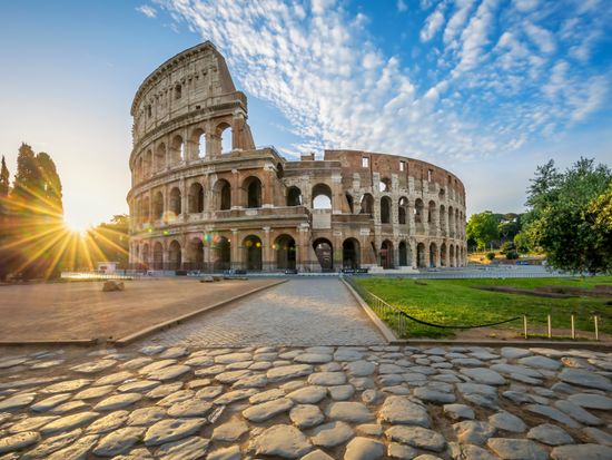 Italy_Rome_Colosseum_shutterstock_1013588707