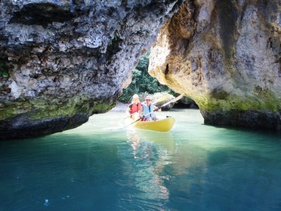 巨岩の森アドベンチャーカヤック！巨岩・外海・ヒミツの3エリアを大冒険＜約1時間／午前／伊良部島＞