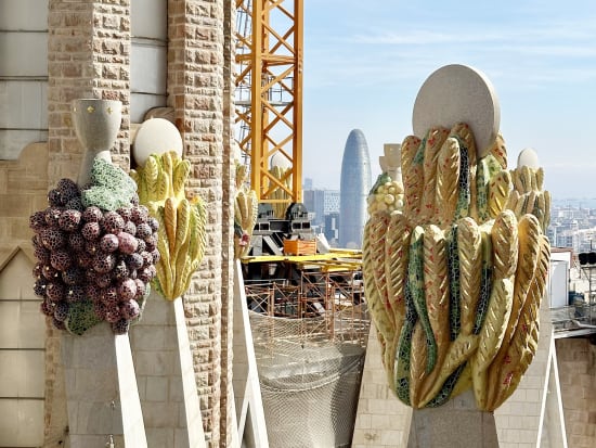 sagrada-familia-fruit-pinacles