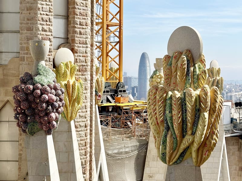 sagrada-familia-fruit-pinacles