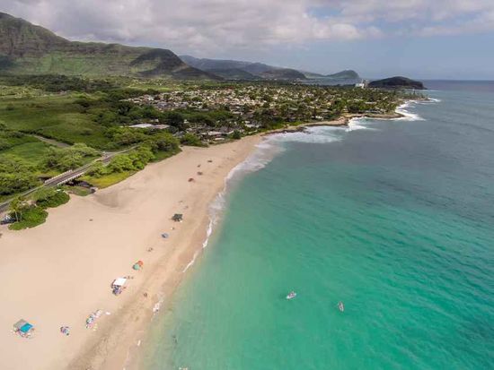Hawaii_Oahu_Makaha Beach_shutterstock_498929248