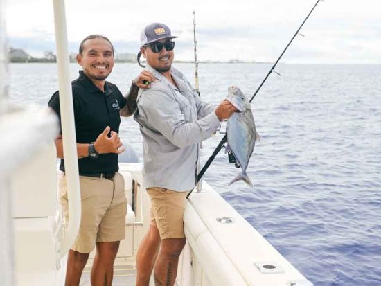 海釣り体験　西オアフの海で釣りを楽しもう！貸切スピードボートで爽快クルージング　釣り用具付き＜貸切／2時間／コオリナ・マリーナ＞