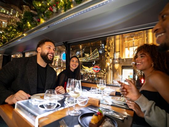 走るレストラン「バストロノーム（BUSTRONOME）」　ガラス張りパノラマバスでお食事＆ロンドン観光 ＜ランチまたはディナー＞