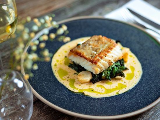 走るレストラン「バストロノーム（BUSTRONOME）」　ガラス張りパノラマバスでお食事＆ロンドン観光 ＜ランチまたはディナー＞