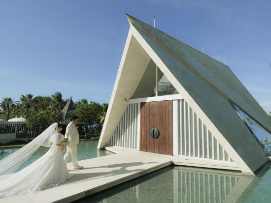 バリ島 フォトウエディング　　チャペル「ウルシャンティ」＆ビーチでたっぷり撮影　安心のワタベウェディングがプロデュース ＜日本語スタッフ／往復送迎＞