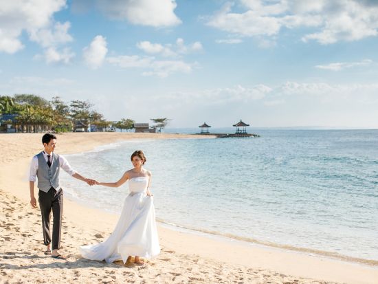 バリ島 フォトウエディング　　チャペル「ウルシャンティ」＆ビーチでたっぷり撮影　安心のワタベウェディングがプロデュース ＜日本語スタッフ／往復送迎＞