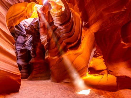 アッパーアンテロープキャニオン＆ホースシューベンド日帰りツアー　光と影が織りなす神秘の絶景＜混載／英語／ラスベガス発＞