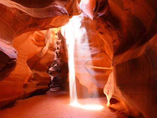 アッパーアンテロープキャニオン＆ホースシューベンド日帰りツアー　光と影が織りなす神秘の絶景＜混載／英語／ラスベガス発＞