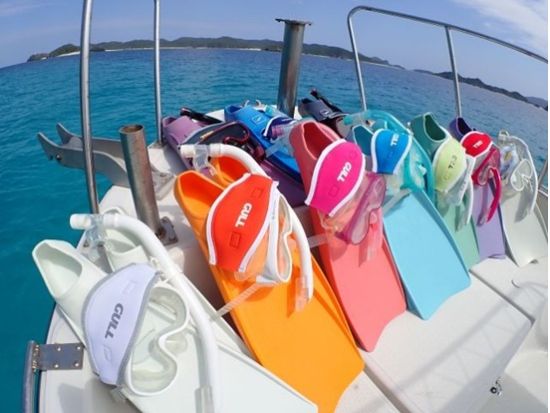 ボートシュノーケル 透明度抜群の沖縄の海で感動体験 ボートで2ポイント巡りながら海遊びを堪能＜午前or午後／写真付き／1日2回開催／阿嘉島発＞