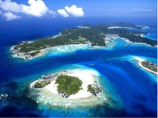 ボートシュノーケル 透明度抜群の沖縄の海で感動体験 ボートで2ポイント巡りながら海遊びを堪能＜午前or午後／写真付き／1日2回開催／阿嘉島発＞