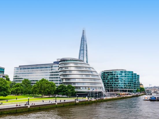 ロンドンを満喫！テムズ川クルーズまたは旧市街散策＋バラマーケットツアー　公認ガイド付き貸切プランも選択可能＜半日／日本語／ロンドン発＞by Mybus