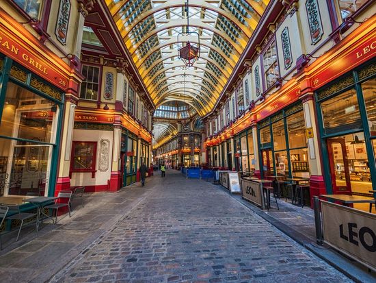 UK_London_Leadenhall Market_pixta_37396751_M