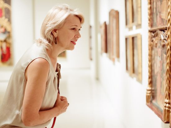 Generic_Museum_Guest_Tourist_shutterstock_760282966