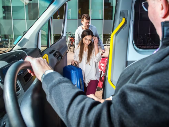 【空港シャトル】カトヴィツェ空港 ⇔ クラクフ市内 ＜乗合／英語ドライバー＞