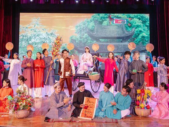 ao-dai-show-da-nang-noi-ton-vinh-van-hoa-truyen