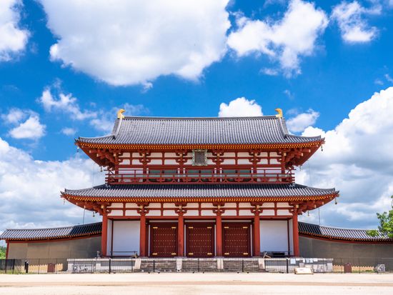 Japan_Nara_Heijou-kyuseki_pixta_81121028