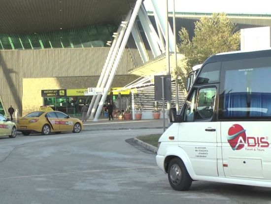 【空港シャトル】ティラナ国際空港 ⇔ デュレス市内 ＜乗合＞
