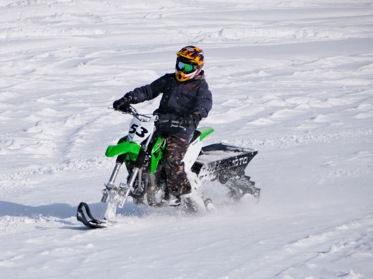 スノーバイク体験 免許不要！無料レンタル付(ヘルメット、ゴーグル等