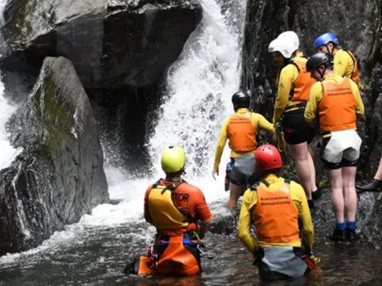 キャニオニング 熱帯雨林の秘境でスリリングに遊ぼう！選べる2つのコース＜半日＞by Cairns Canyoning