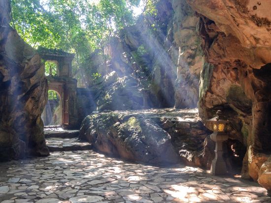 ダナン日本語ガイドサービス　経験豊富な日本語ガイドを貸し切って自由自在にダナン観光を満喫 ＜最大15名利用／4～8時間＞