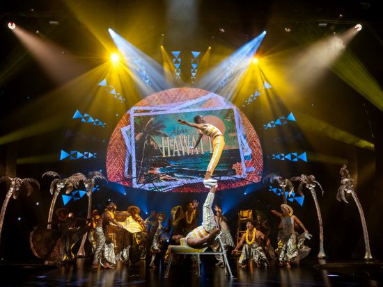 シルク・ドゥ・ソレイユ「アウアナ」ハワイ公演チケット予約（アウトリガー・ワイキキ・ビーチコマー・ホテル内）ハワイ文化とアクロバットが融合したエンターテイメント！