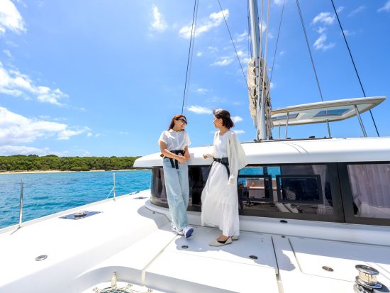 カタマランヨットDayクルーズ 完全貸切ボートチャータープラン＜3時間 or 6時間／最大8名様／与那原マリーナ発＞