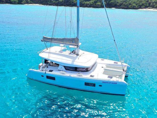 カタマランヨットDayクルーズ 完全貸切ボートチャータープラン＜3時間 or 6時間／最大8名様／与那原マリーナ発＞