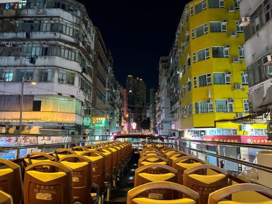 オープントップバス夜景観賞ツアー　テンプルストリートで降車後に自由散策が楽しめる ＜英語および中国語ガイド＞