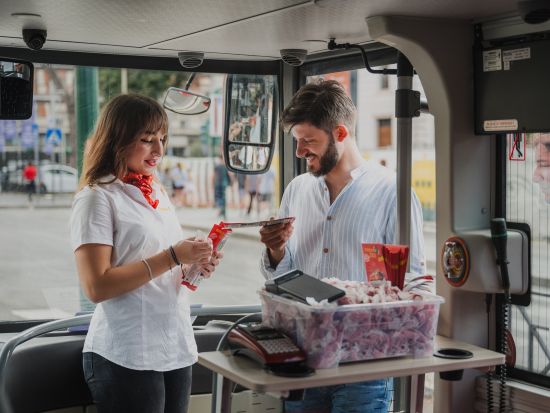ローマナイトツアー　赤いオープントップバスでライトアップされたローマの街を巡る！＜1時間／英語オーディオガイド＞