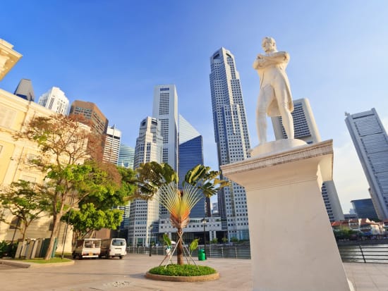 Singapore_Sir Stamford Raffles Statue_shutterstock_147685241